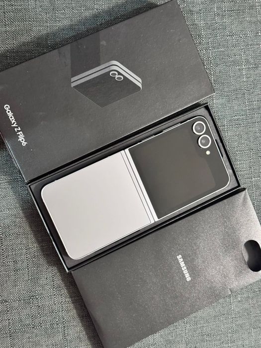 Samsung Z Flip 6 / la cutie / Garantie / 256 GB / 12 RAM