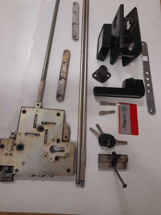 брава с четиристранно заключване