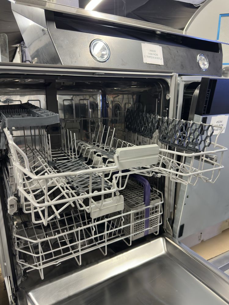 Maşină de spălat vase complet încorporabilă Beko BDIN28423