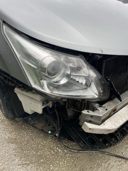 Фарове Тойота Авенсис т27