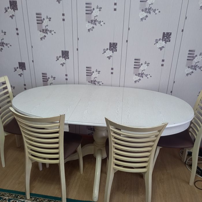 Стол со стульями, белого цвета