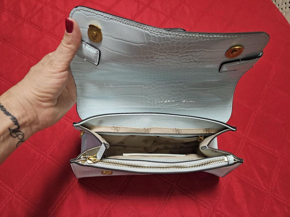 Продавам оригинална чанта Guess