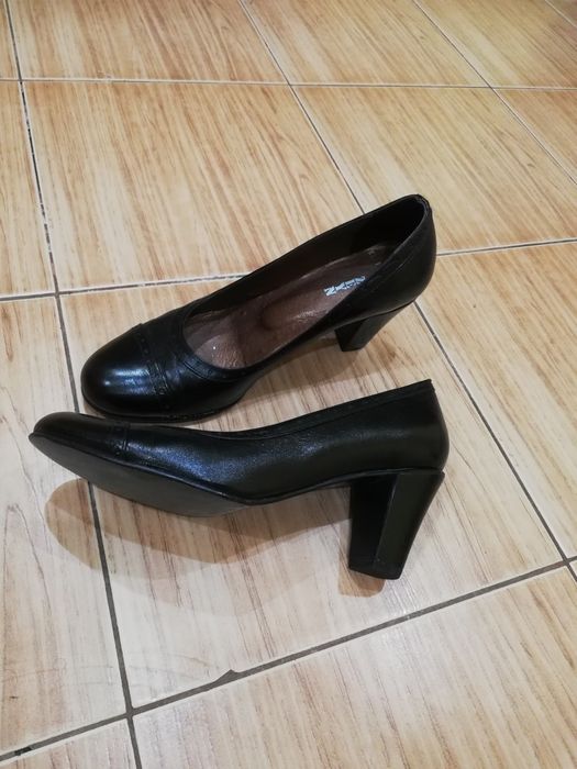 Pantofi de piele cu toc, mărimea 40