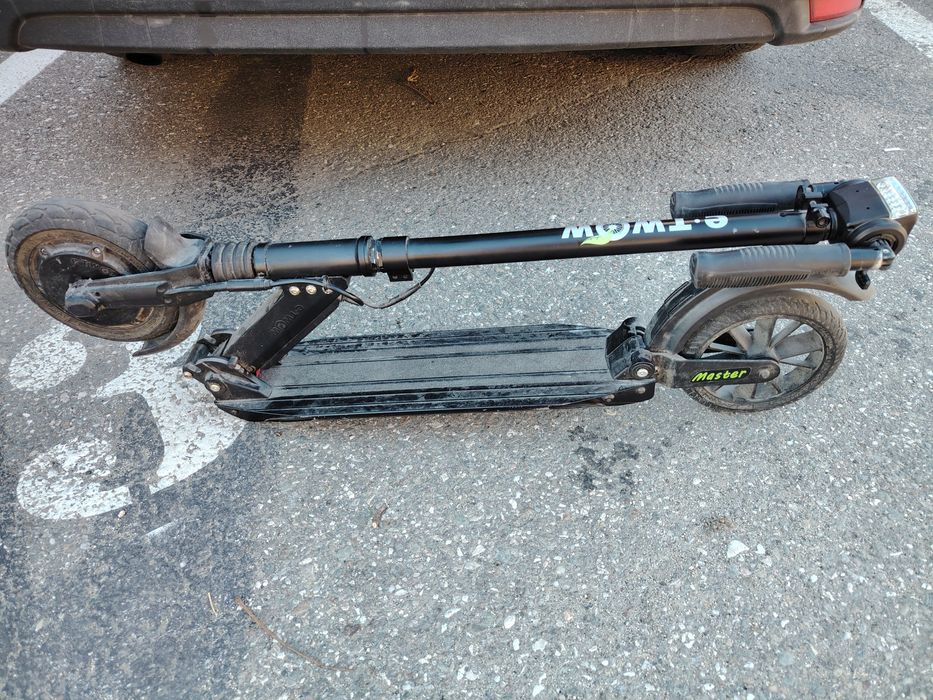 2 trotinete electrice sau schimb