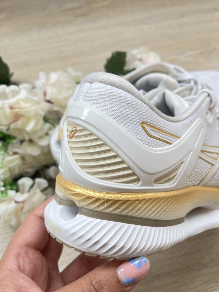 Дамските Маратонки ASICS MetaRide за бягане спорт