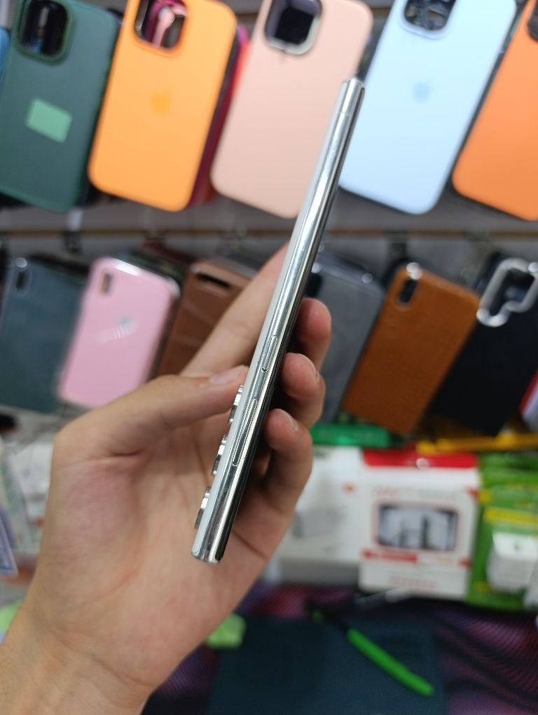Samsung S22 Ultra 12/512 ideal