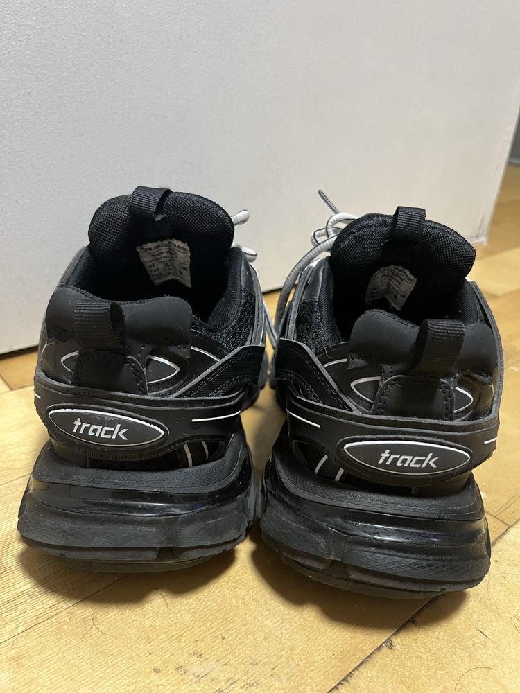 Balenciaga track