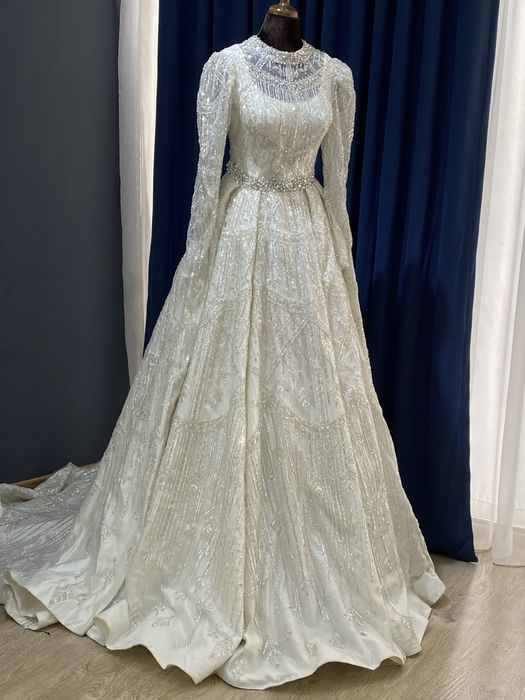 Yangu va kiyilgan kelin koʻylaklar