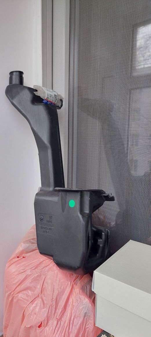 Rezervor lichid parbriz Opel Zafira B 2005-2011