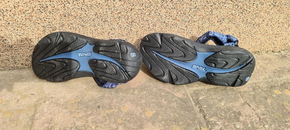 Vând sandale sport TEVA Hurricane, mărimea 36, aproape noi