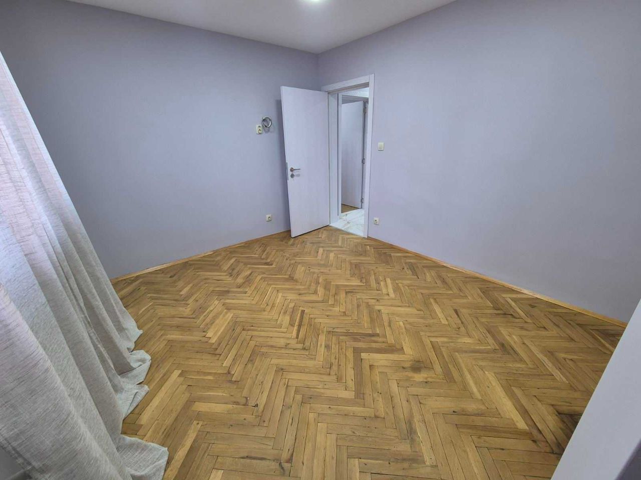 Дава се под наем Четиристаен апартамент в Ловеч, Вароша - 94 кв.м за 106000 € - Снимка #4
