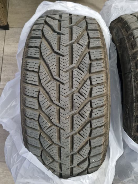 Cauciucuri aproape noi 215 50 17