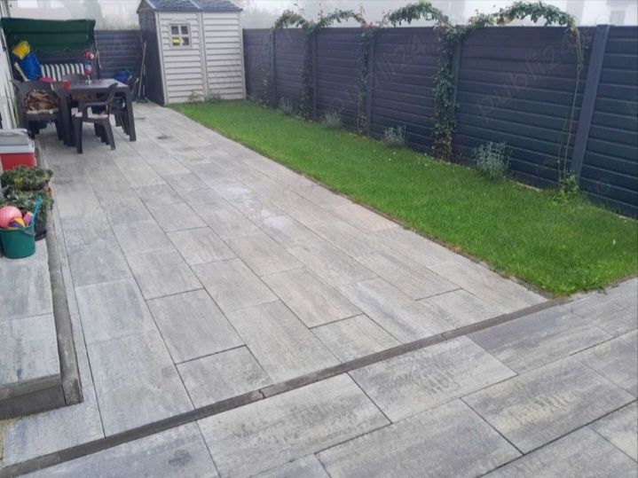 Vând apartament 3 cam cu 2 băi +curte proprie inscrise în CF