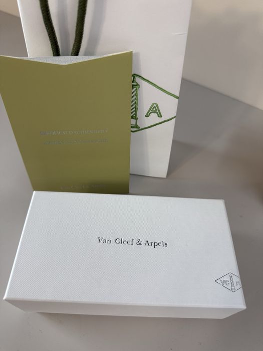 Гривна van cleef 18 K
