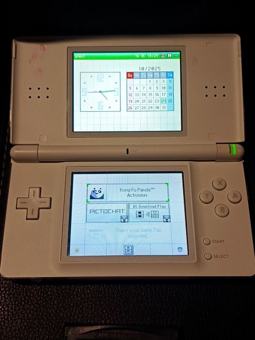 Consola Nintendo DS Lite + incarcator + jocuri