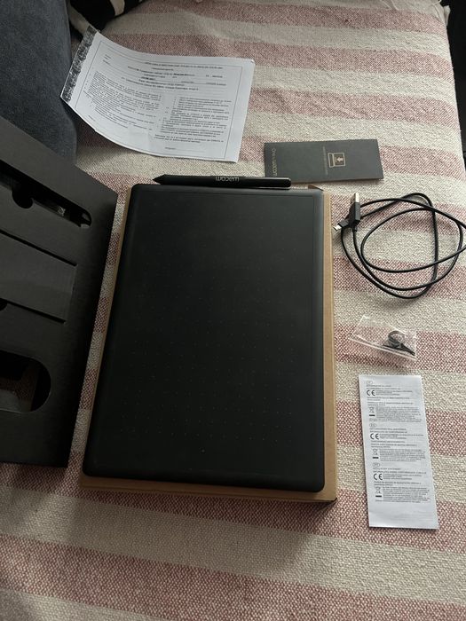 One by Wacom M неразличим от нов!
