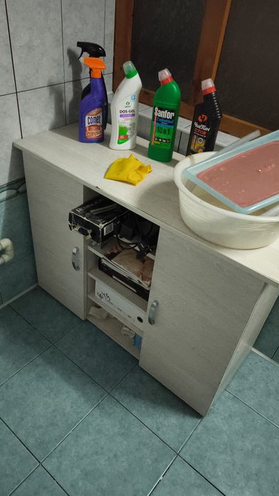 Продам тумбочку светлая