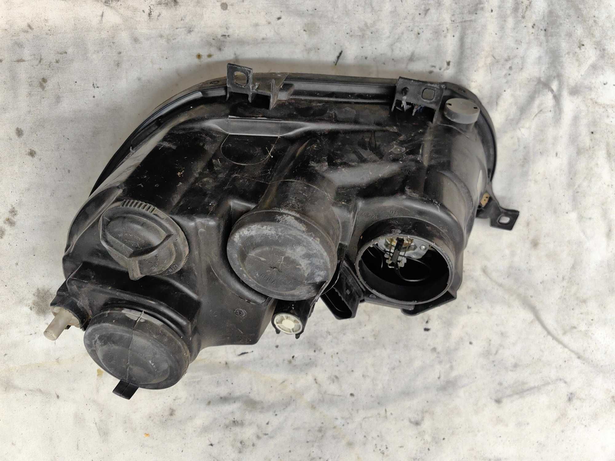 Оригинален фар Ляв Десен  Vw Polo 2003