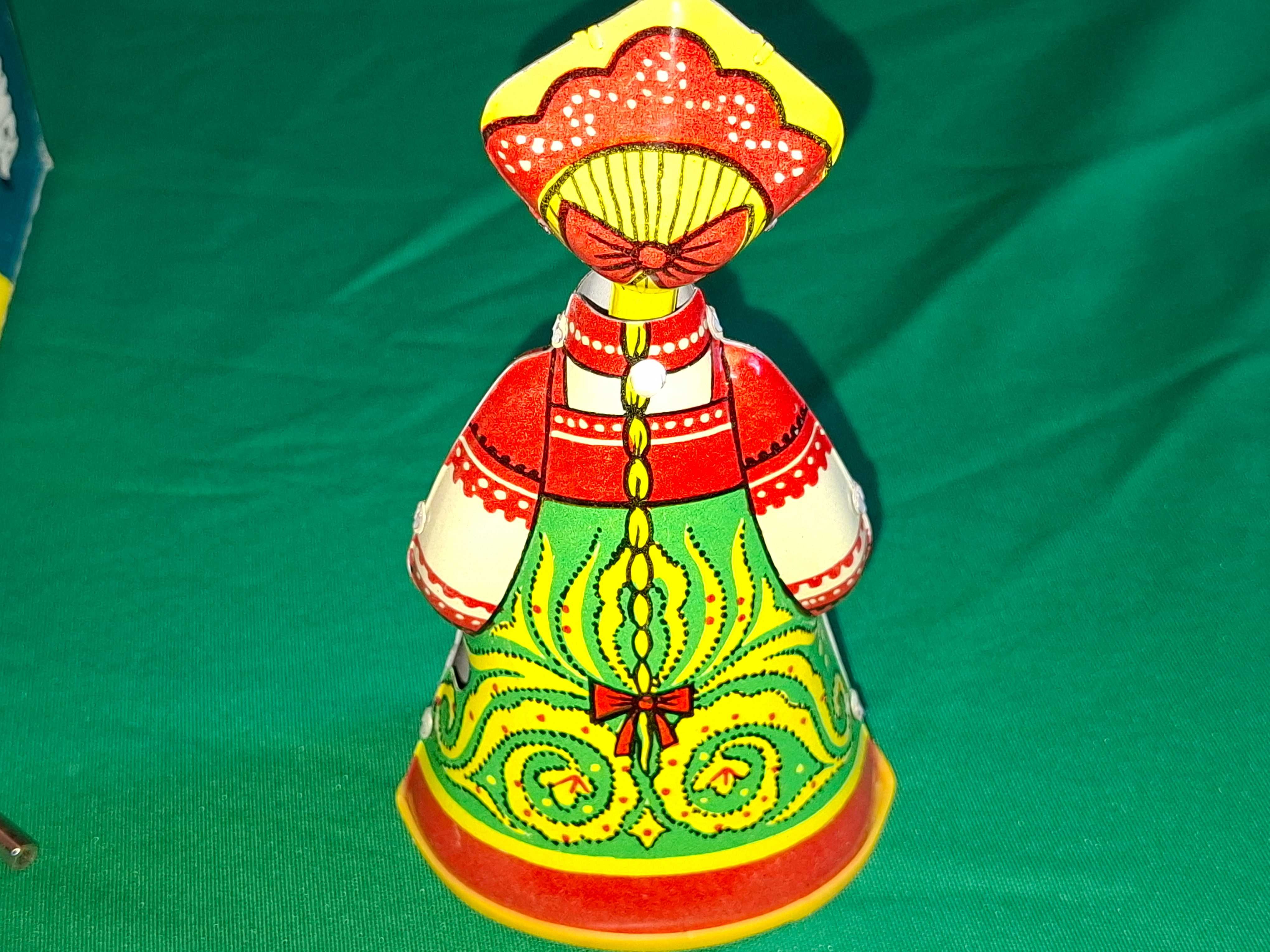 СССР стара руска механична ламаринена играчка Василиса Made in USSR