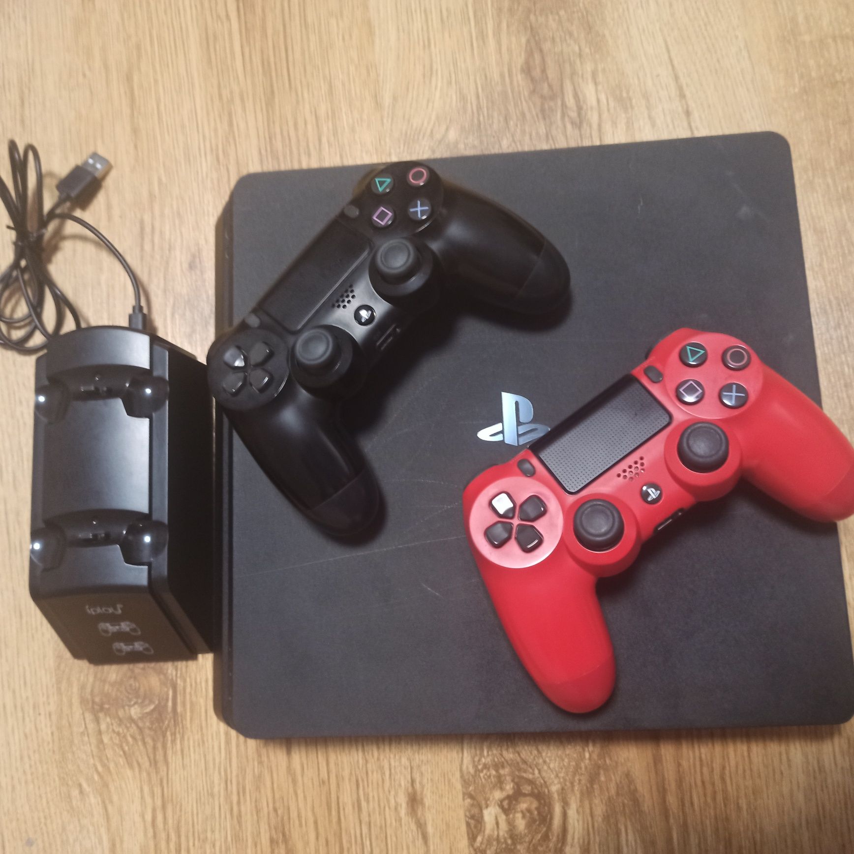 Продавам  PlayStation 4 

Състоян