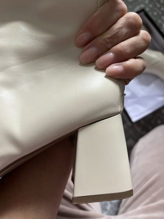 Botine cu toc purtate o data