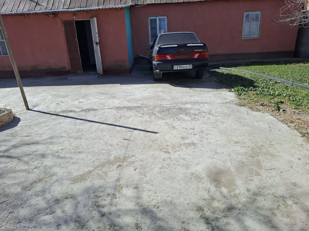 Продаётся Не большой Дом в Ленгер, в Автопарке рядом трассы.