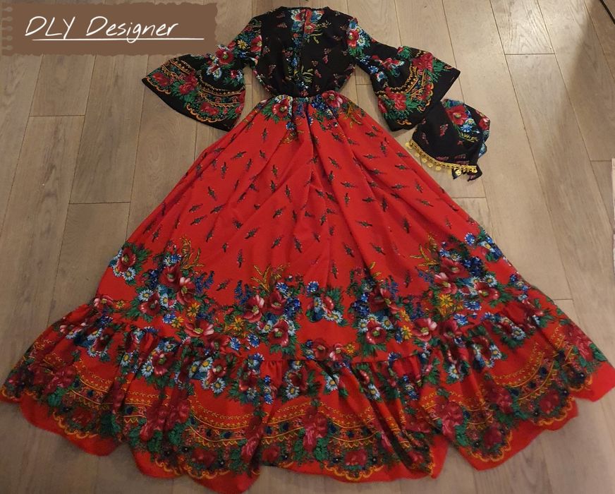 Rochie gipsy și bandană cu bănuți