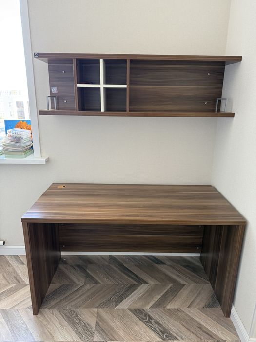 Продам стол, полку, тумбочку