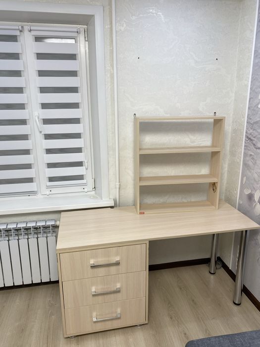 Стол с полкой и тумбой
