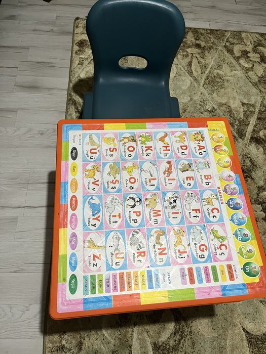 Стол детский со стульчиком. Пластмасса