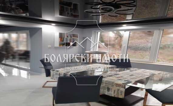 Продава се Четиристаен апартамент в Велико Търново, Център - 160 кв.м за 1407 €/кв.м - Снимка #3