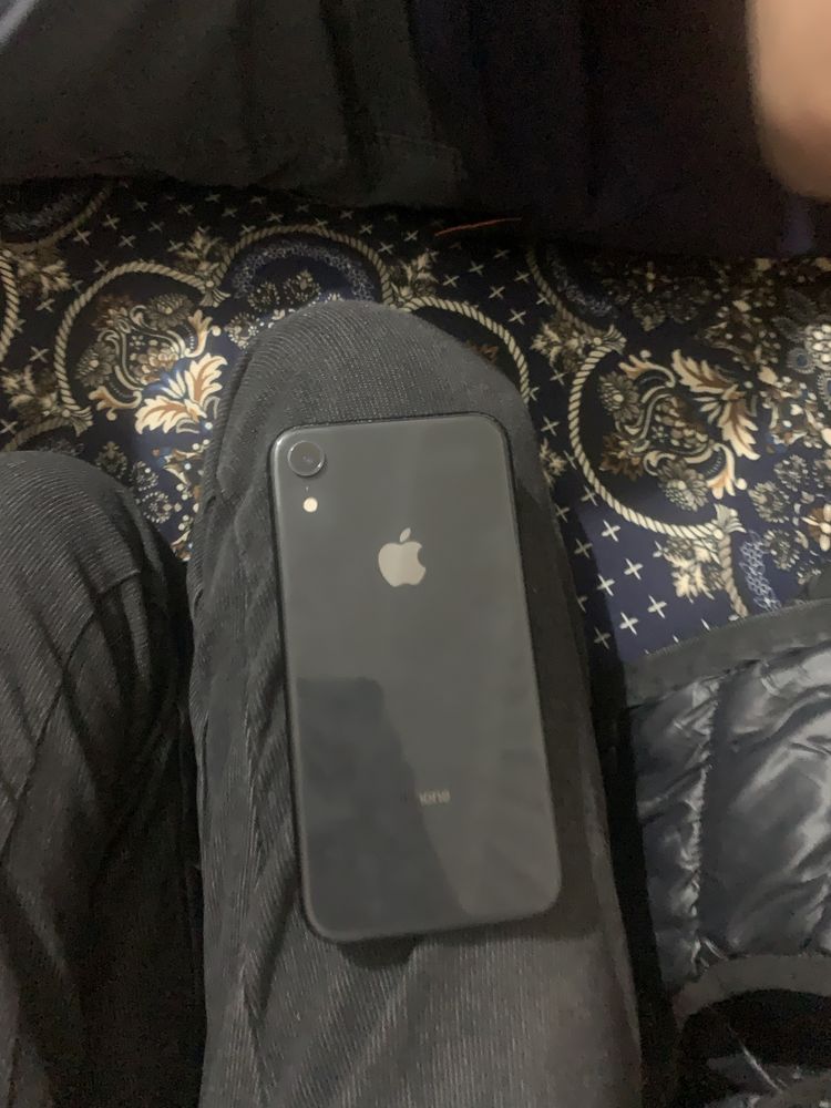 Ayfon xr 64 gb sotiladi