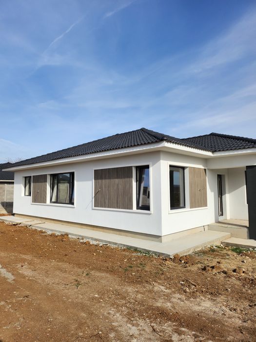 Vand casa noua in Paleu zona Hexol langa drumul principal