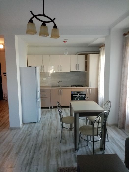 Închiriez apartament