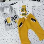 Compleu băieți cu dinozaur : vestă, bluză și pantalon
