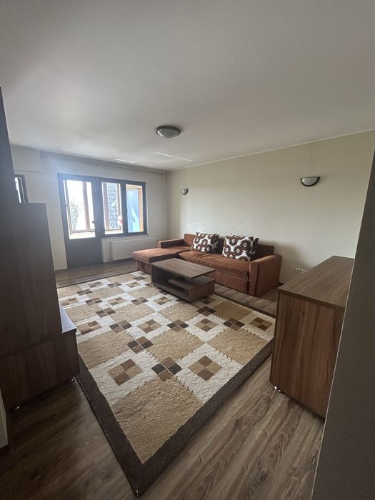 Apartament cu 2 camere, bucatarie decomandata, parcare in curte