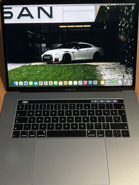 Macbook Pro 15" 2018 A1990 - i7 , 16GB Ram , 256Gb
