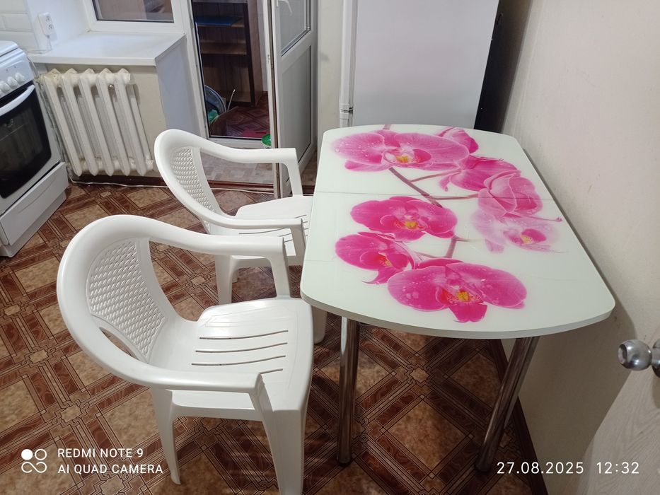 Кухонный стол на 6-8человек