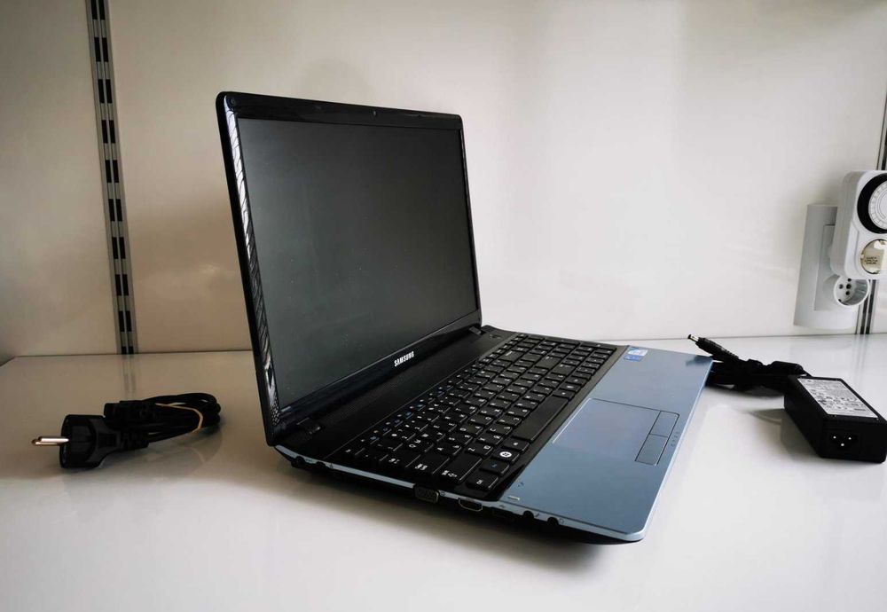 Samsung NP300E5X-A03BG (8/128GB SSD)