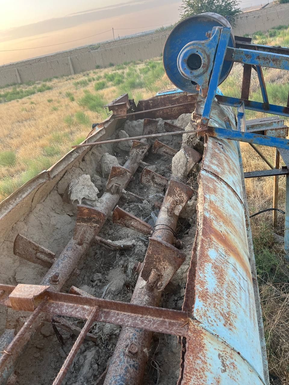 Srochno sotiladi
Ğishtzavod aparatlari мск 21
ğisht chiqaridgan aparat