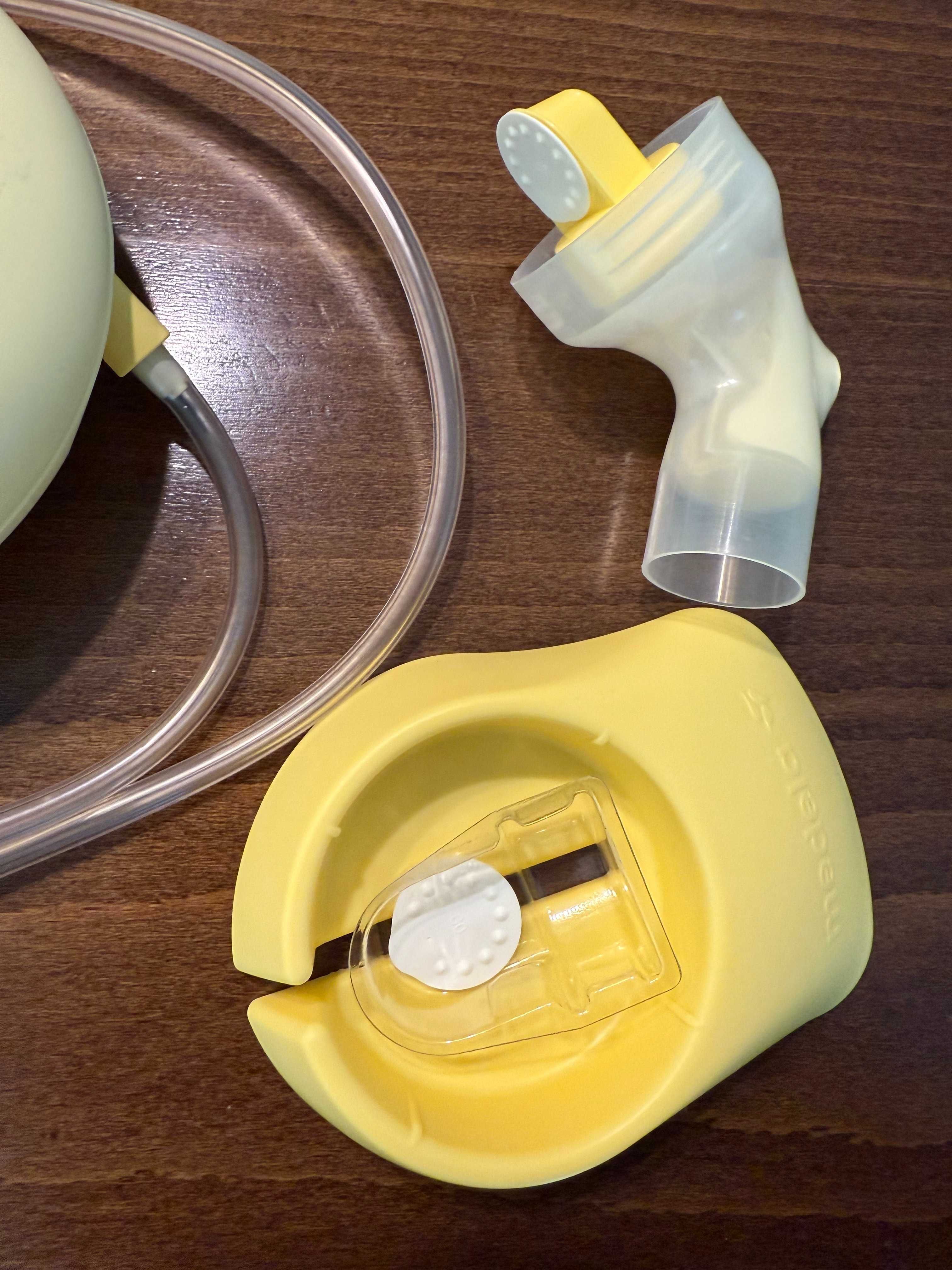 Електрическа помпа за кърма Medela Swing с аксесоари и 7 шишета