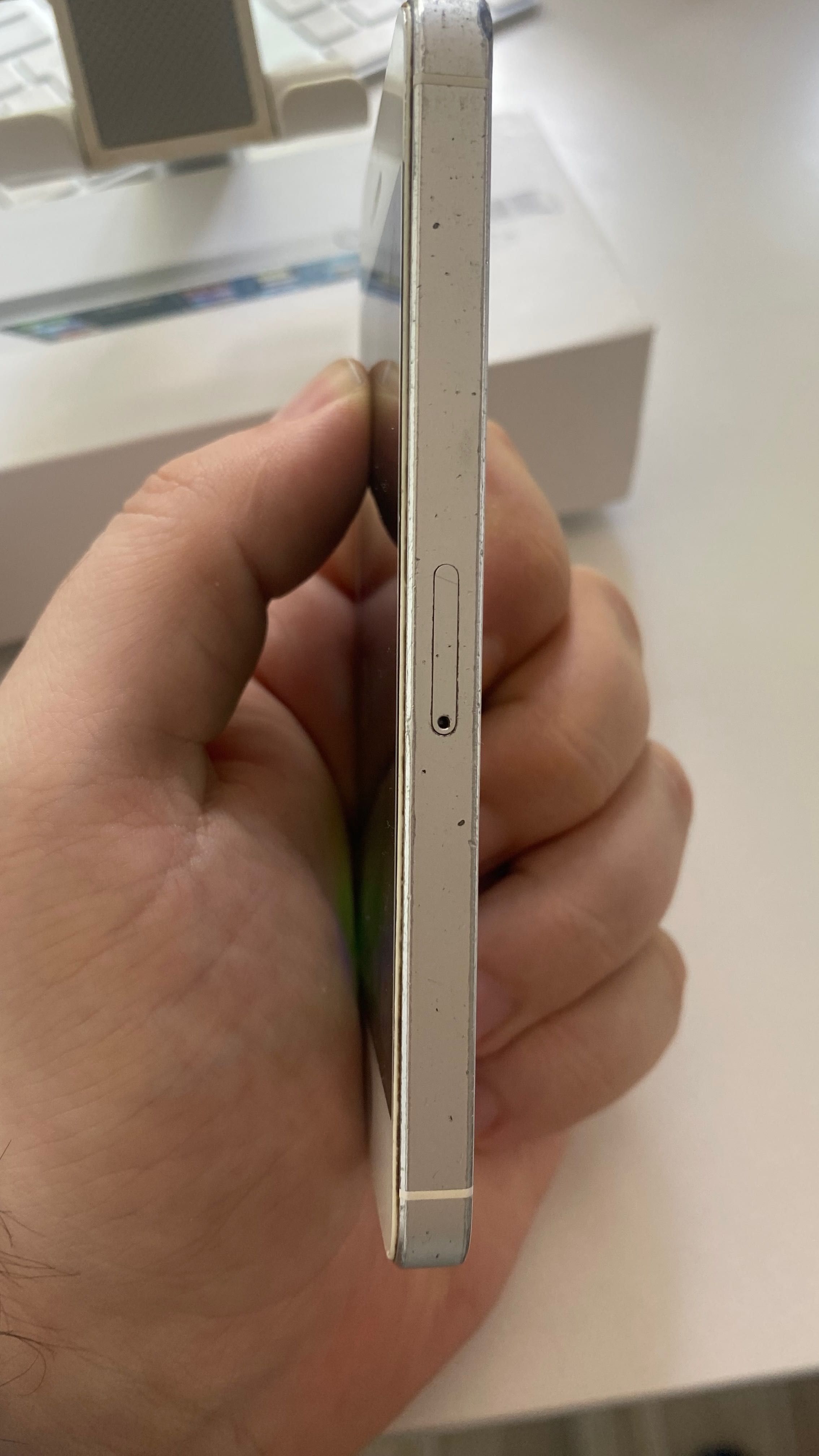 iPhone 5 Silver 16 GB + оригинални слушалки