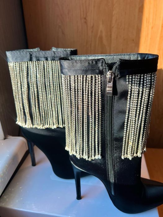 Обувки на ток с камъни