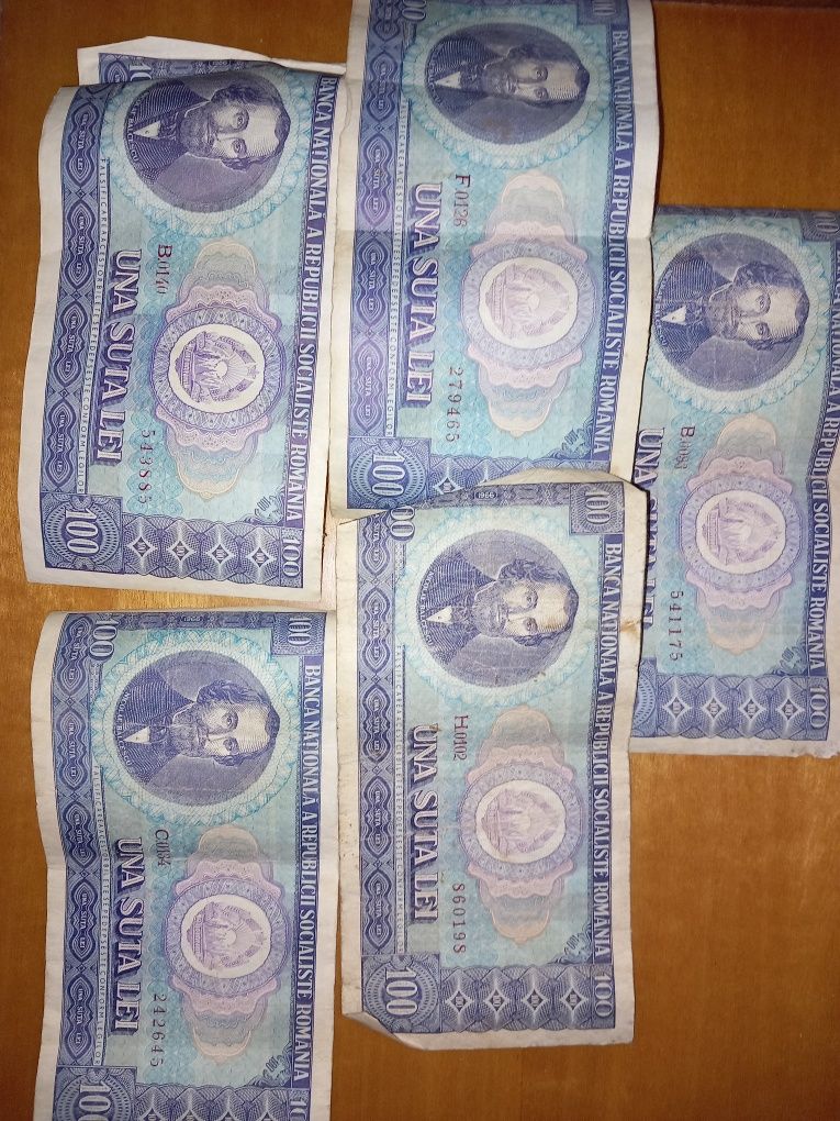 Vand  5 bancnote de colecție (una suta lei)
