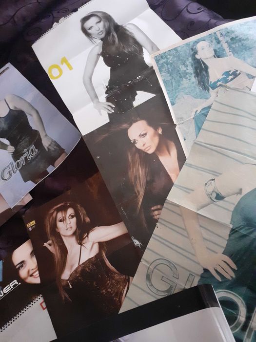 Плакати на Глория за 90