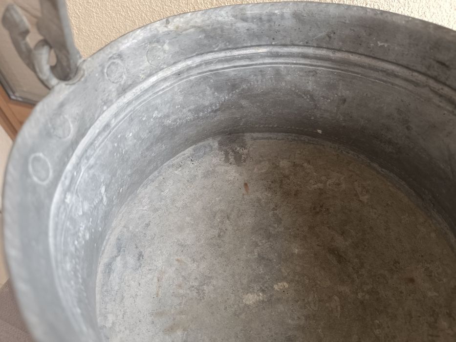 Продавам запазено менче