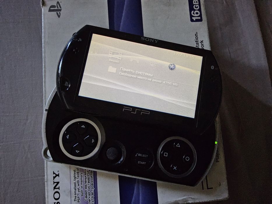 Новая Psp go с коробкой в идеальном состоянии не использовалась
