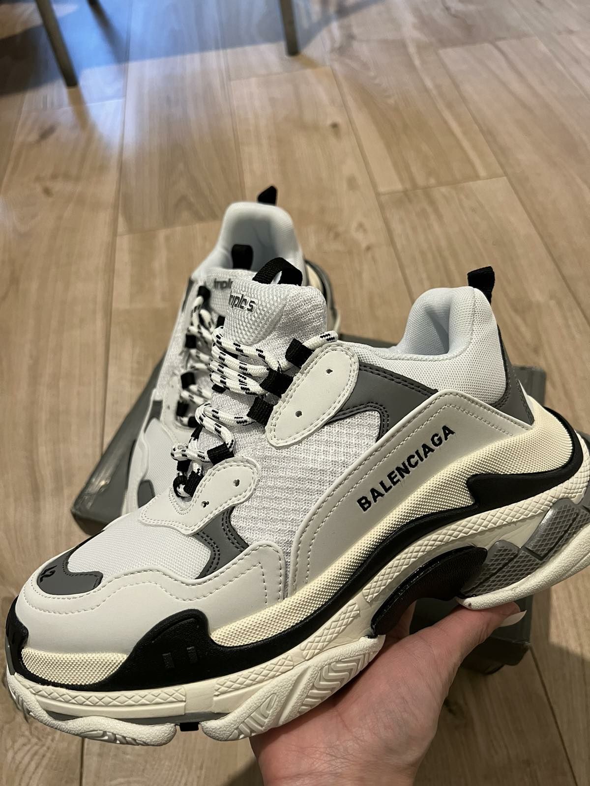 Мъжки  Triple S White/Black