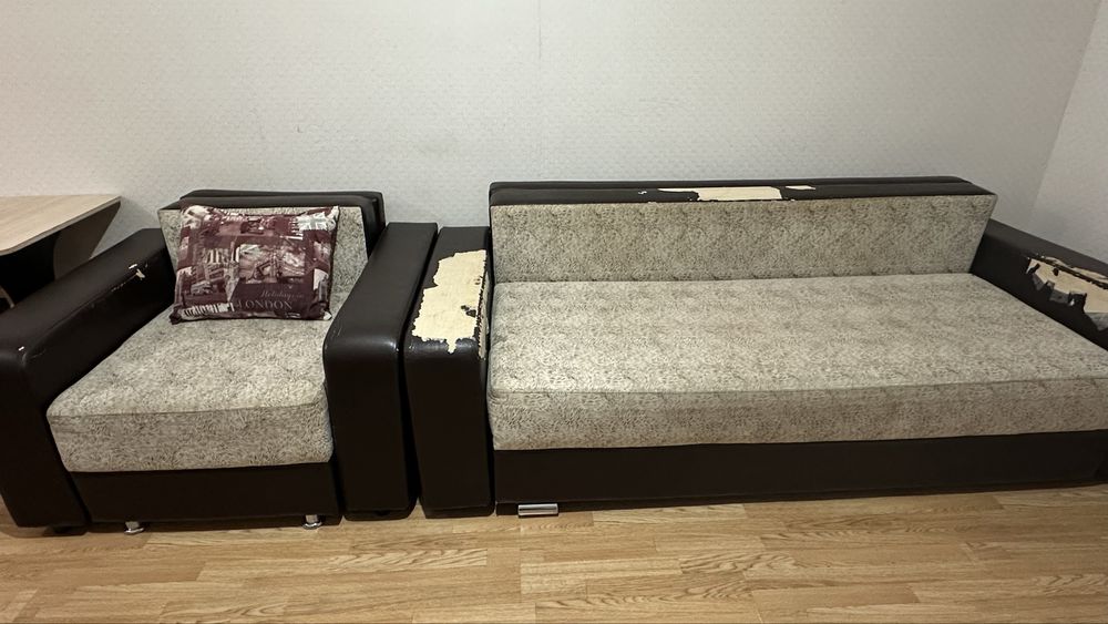 Диван с креслом