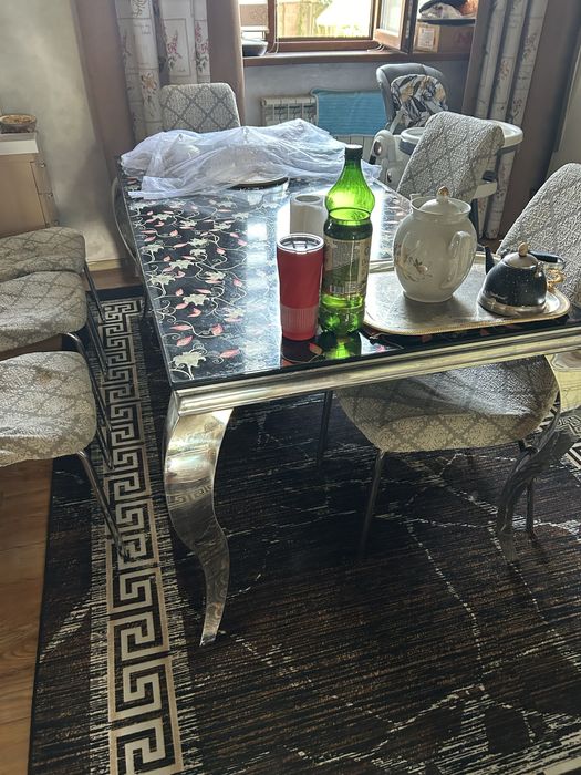 Продам кухонный стол 180х90. Состояние как новый! Стекло без царапины!